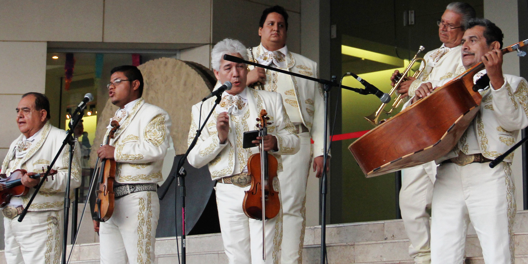 Mariachi Oro de México - 3 Museos